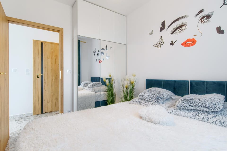 Bed, Photo of the whole room, Bedroom, wardrobe