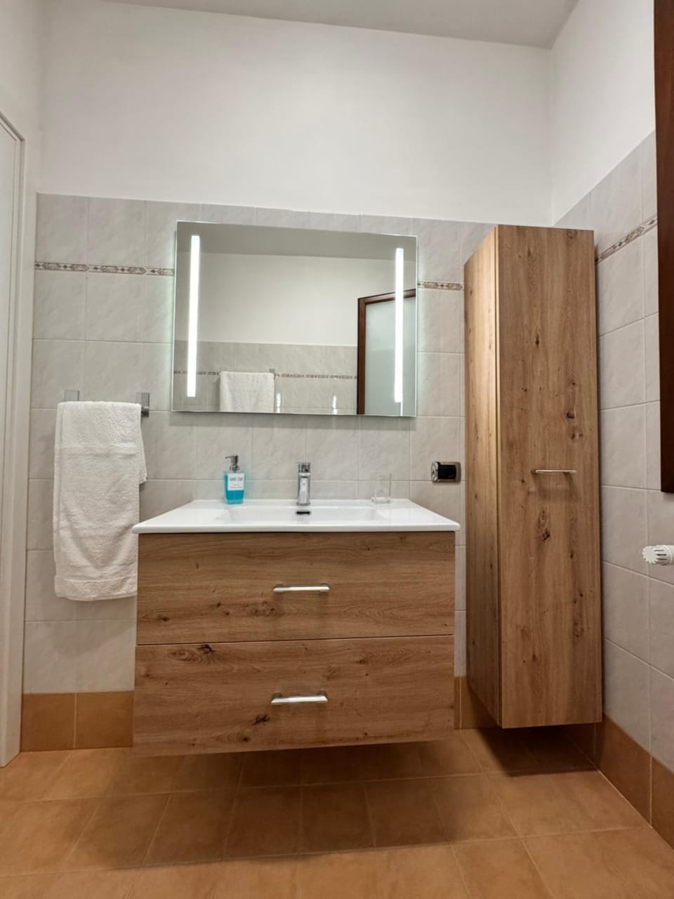 Bathroom, towels