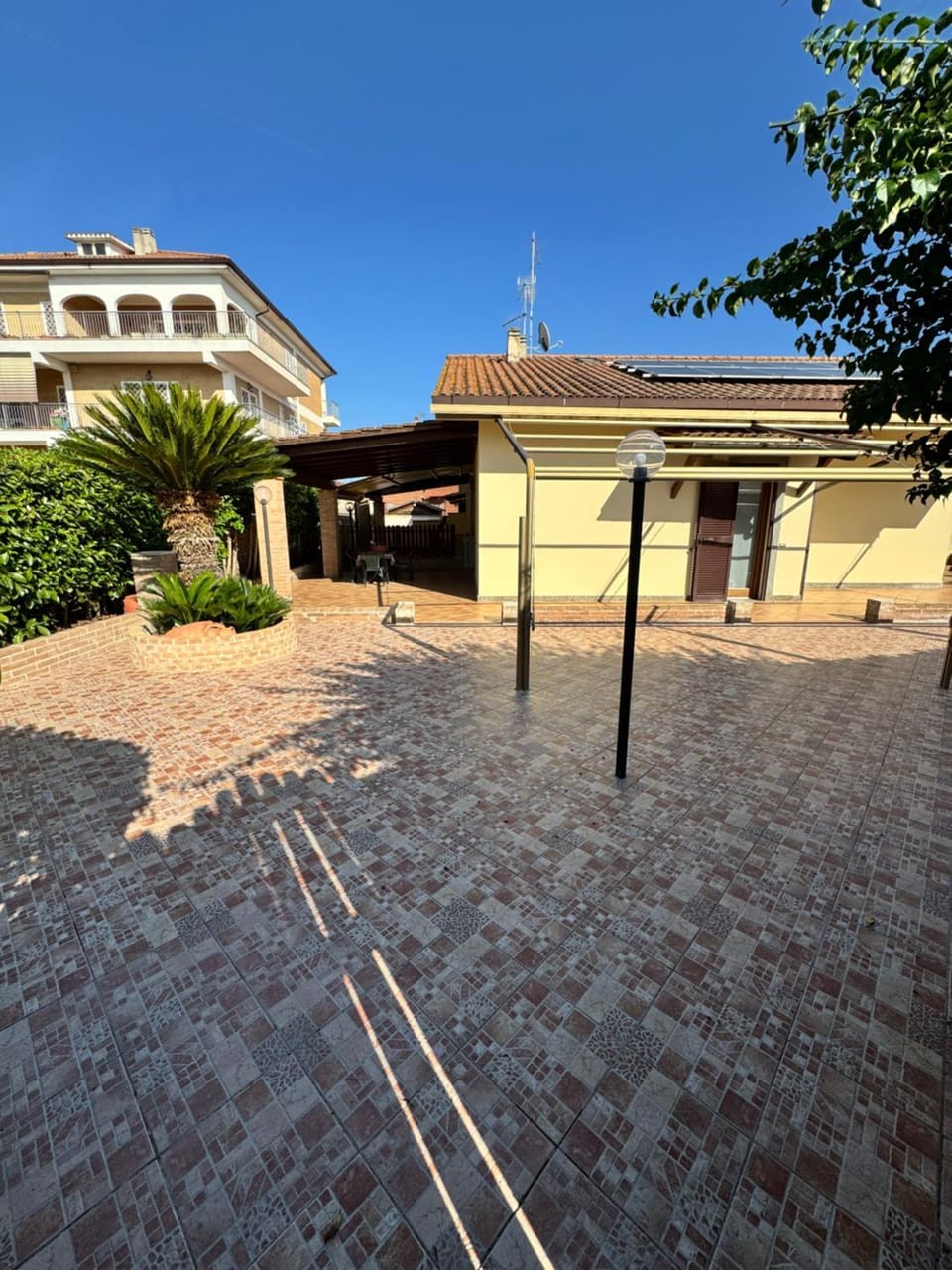 Property building, Patio, Day