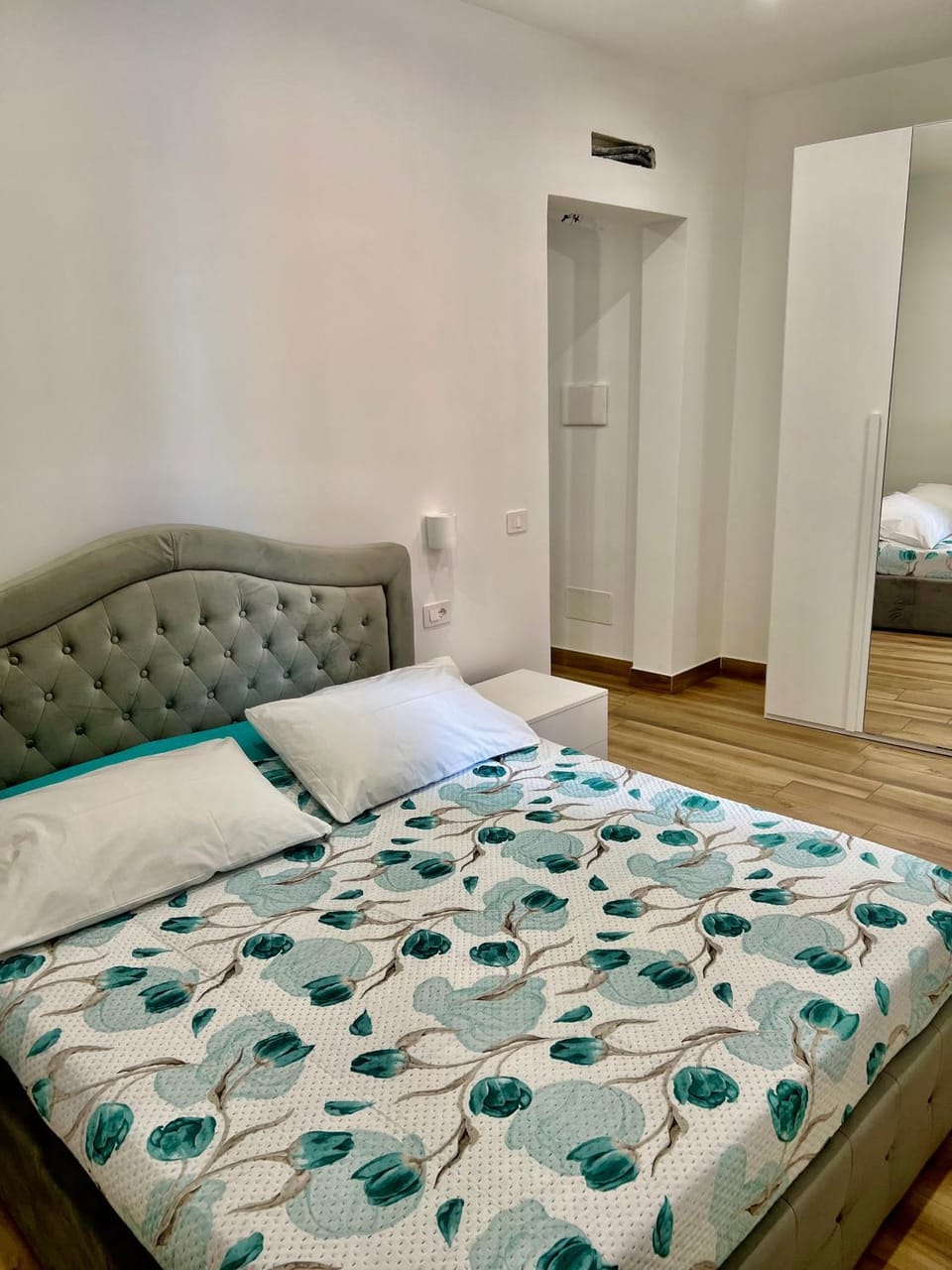 Bed, Photo of the whole room, Bedroom, wardrobe