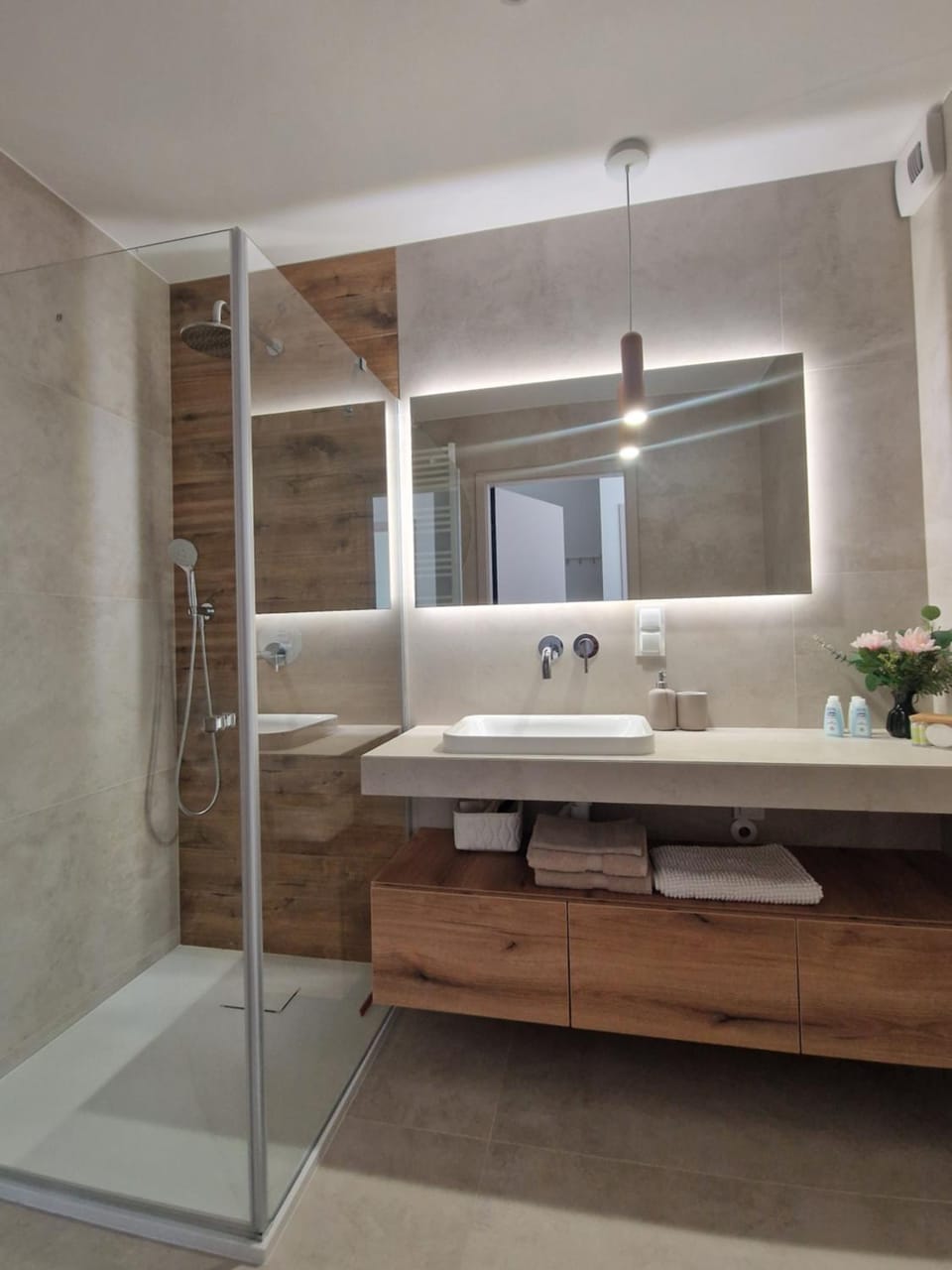Shower, Bathroom, towels