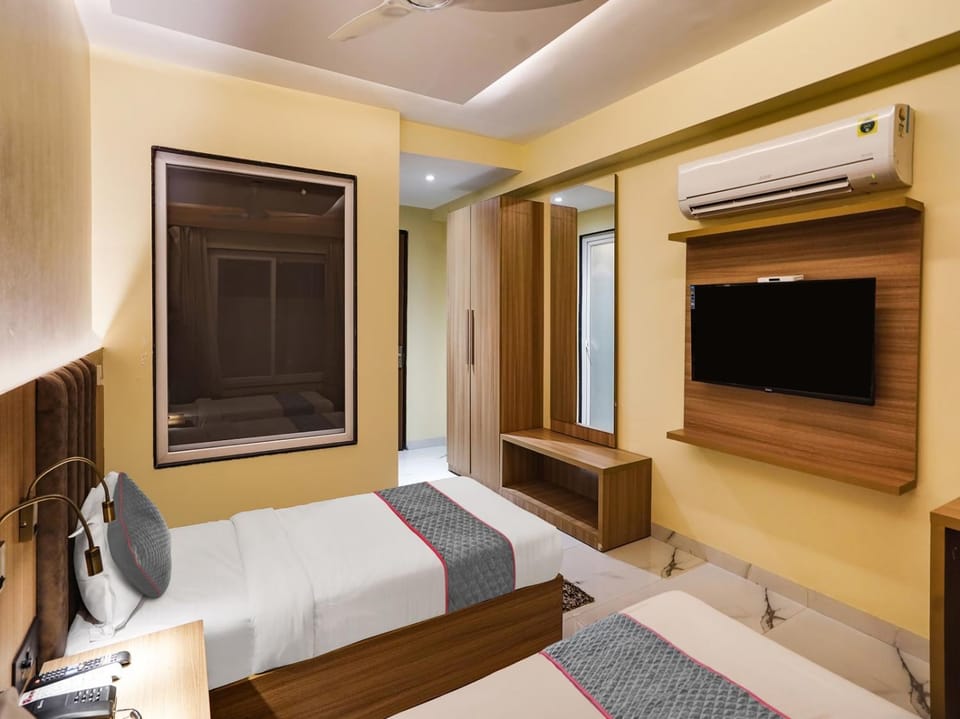 Communal lounge/ TV room, Bed, TV and multimedia, Photo of the whole room, Evening entertainment, Bedroom, air conditioner