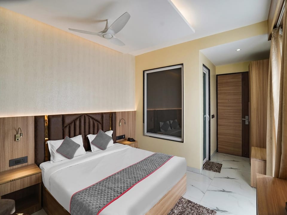 Bed, Photo of the whole room, Bedroom, wardrobe, air conditioner