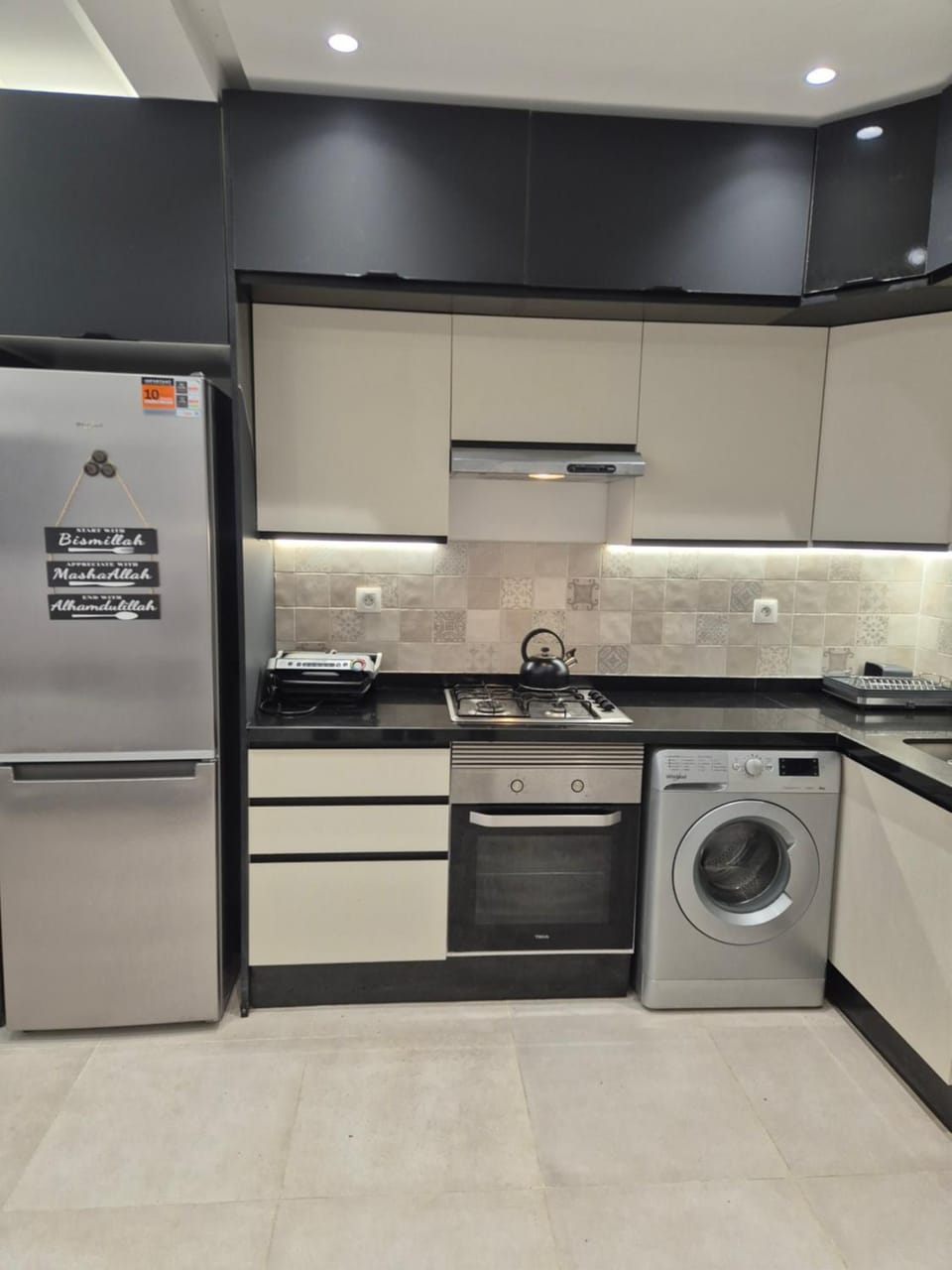 Kitchen or kitchenette, oven, stove, washing machine