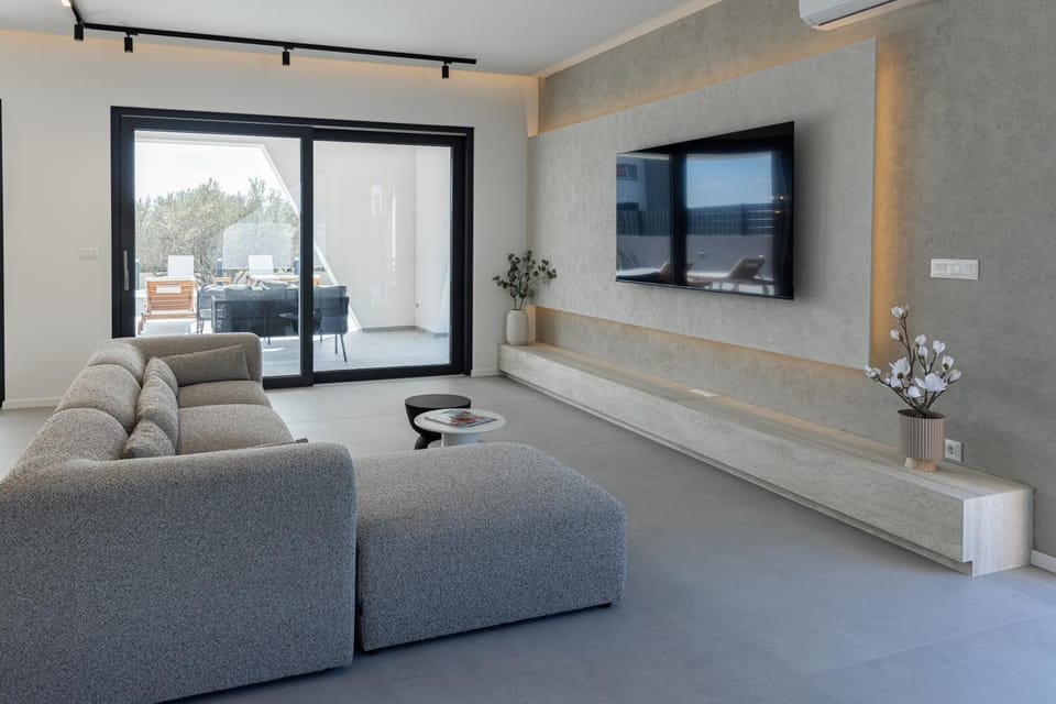 TV and multimedia, Living room, Seating area, Evening entertainment