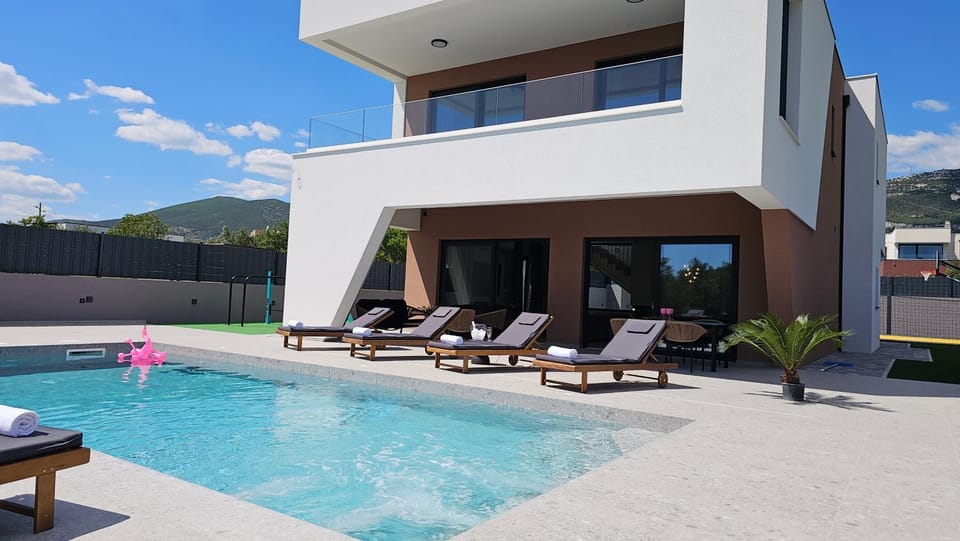 Villa 60 Degrees with heated pool and basketball court Villa in Šibenik-Knin County, Croatia