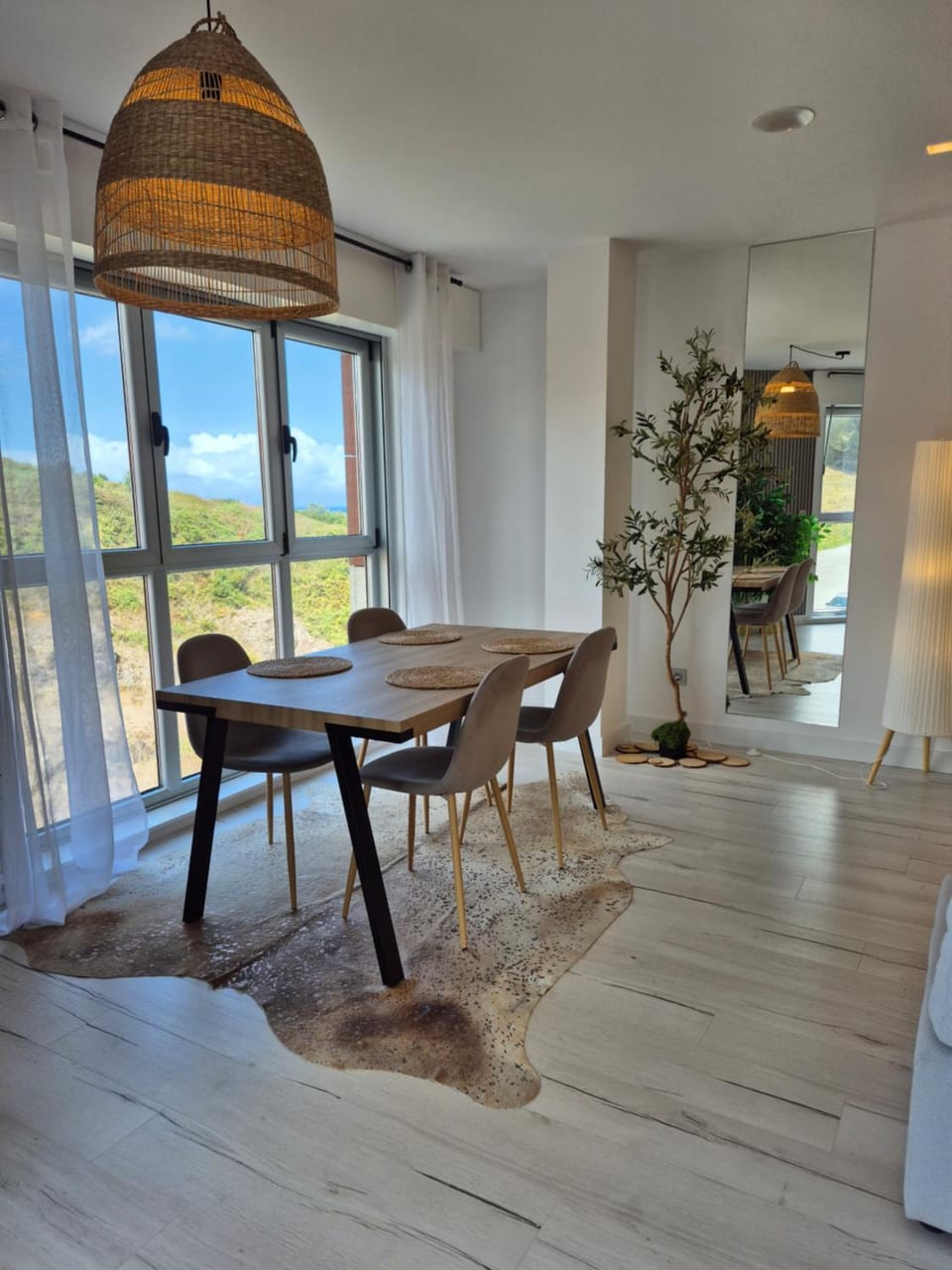 Natural landscape, Seating area, Dining area