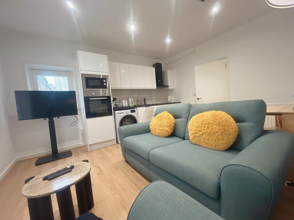 TV and multimedia, Kitchen or kitchenette, Living room