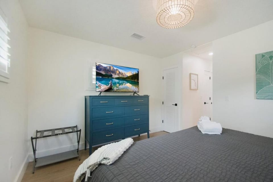 TV and multimedia, Photo of the whole room, Bedroom, towels