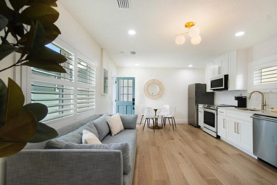 Kitchen or kitchenette, Living room, Seating area, dishwasher