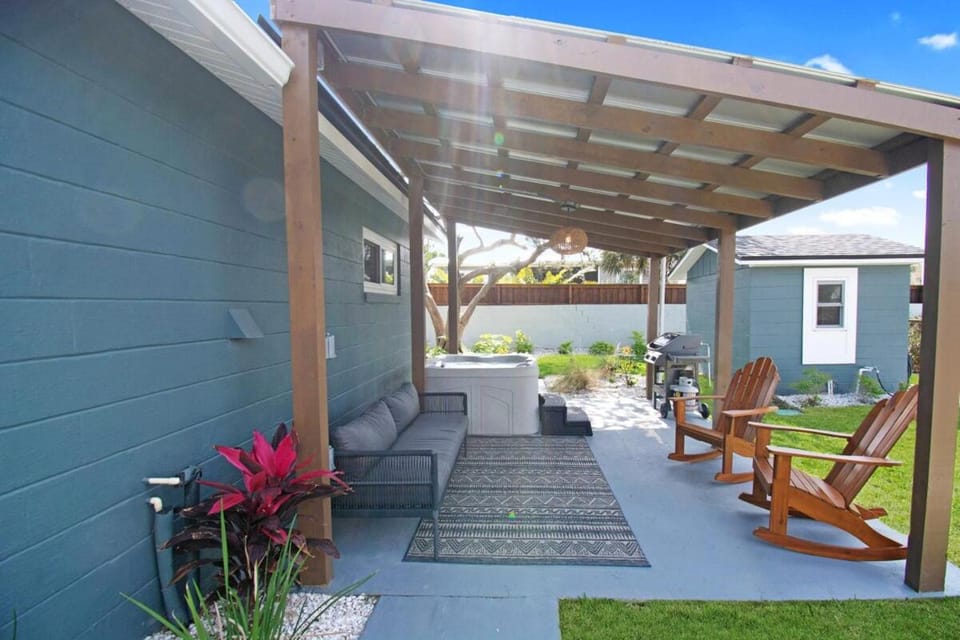 Property building, Hot Tub, sunbed