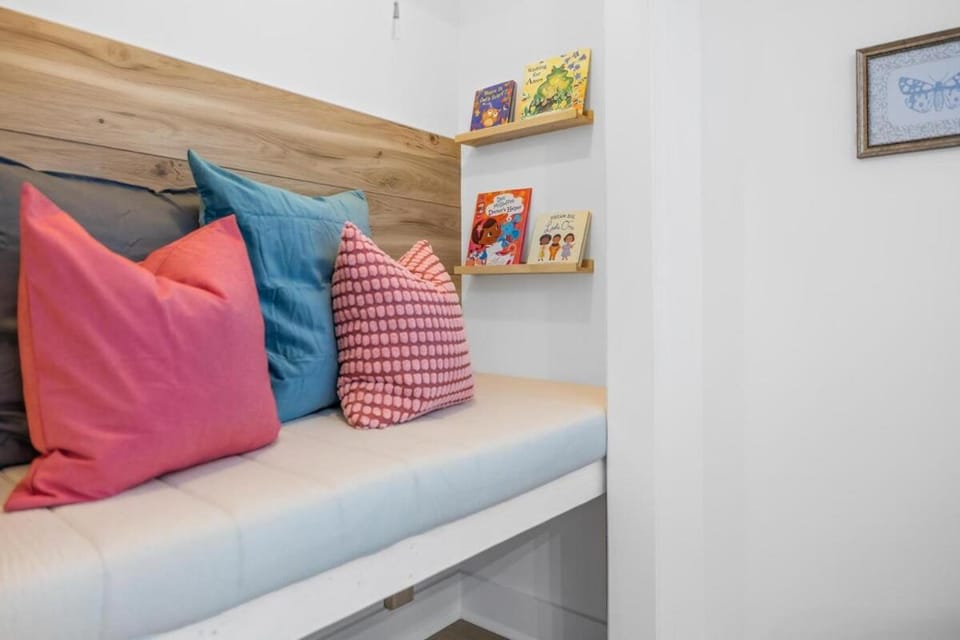 Bed, Seating area, Bedroom, children, young children