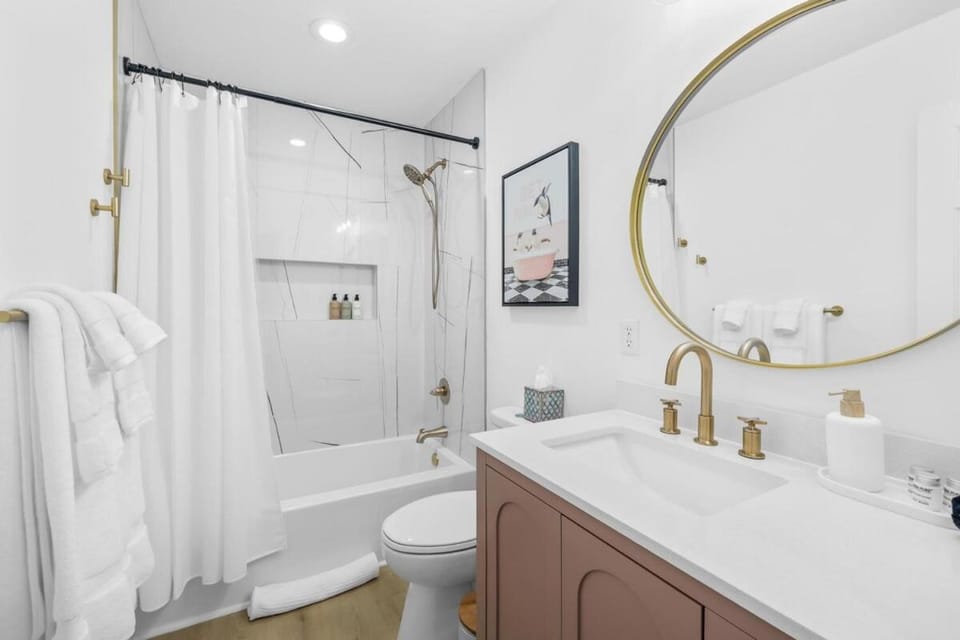 Shower, Toilet, Bathroom, Bath, towels