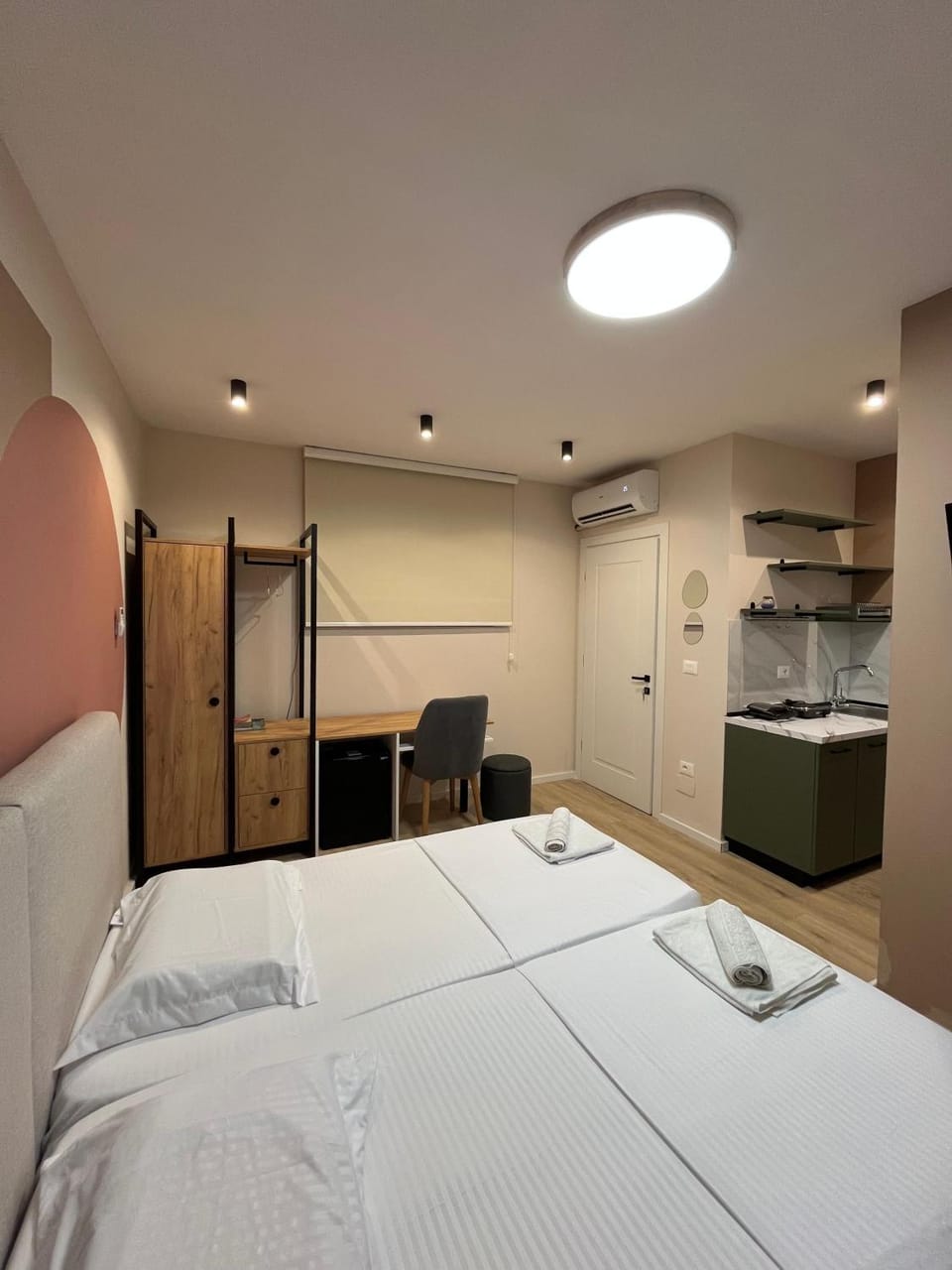 Bed, Kitchen or kitchenette, Photo of the whole room, Bedroom
