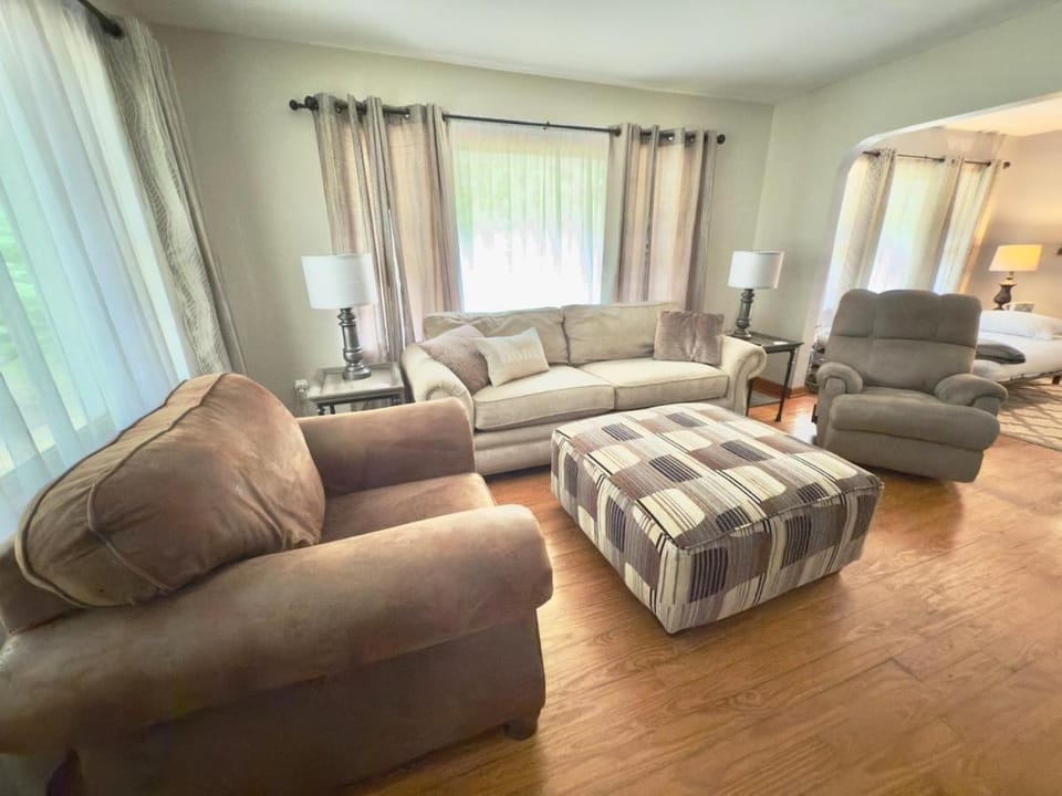 Communal lounge/ TV room, TV and multimedia, Living room, Seating area