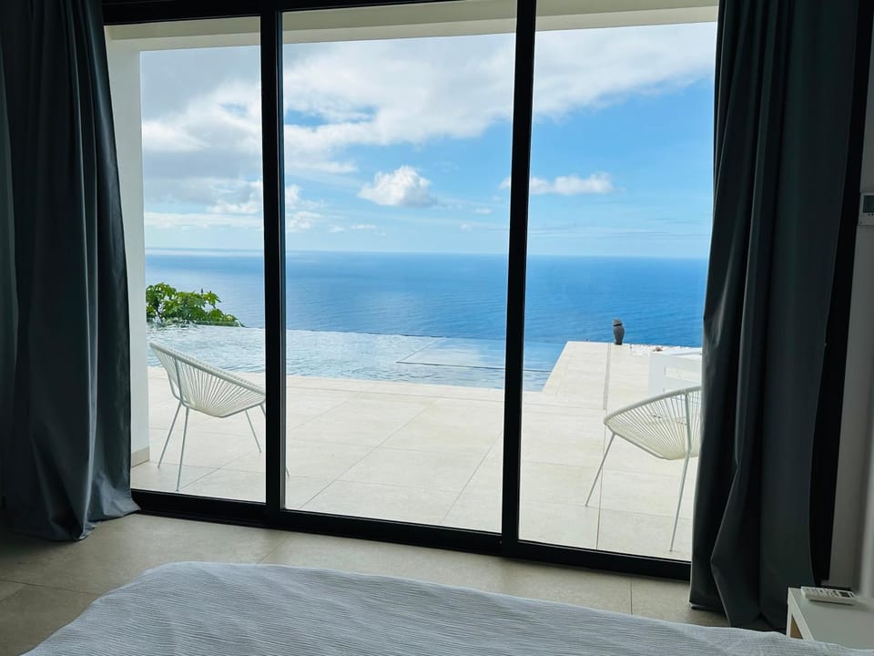 View (from property/room), Balcony/Terrace, Bedroom, Sea view
