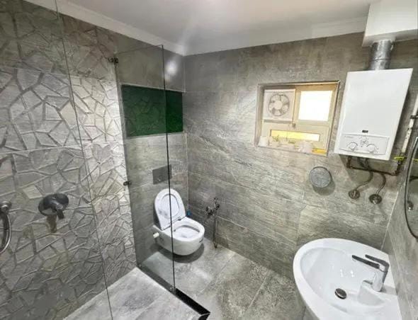 Shower, Toilet, Bathroom, towels