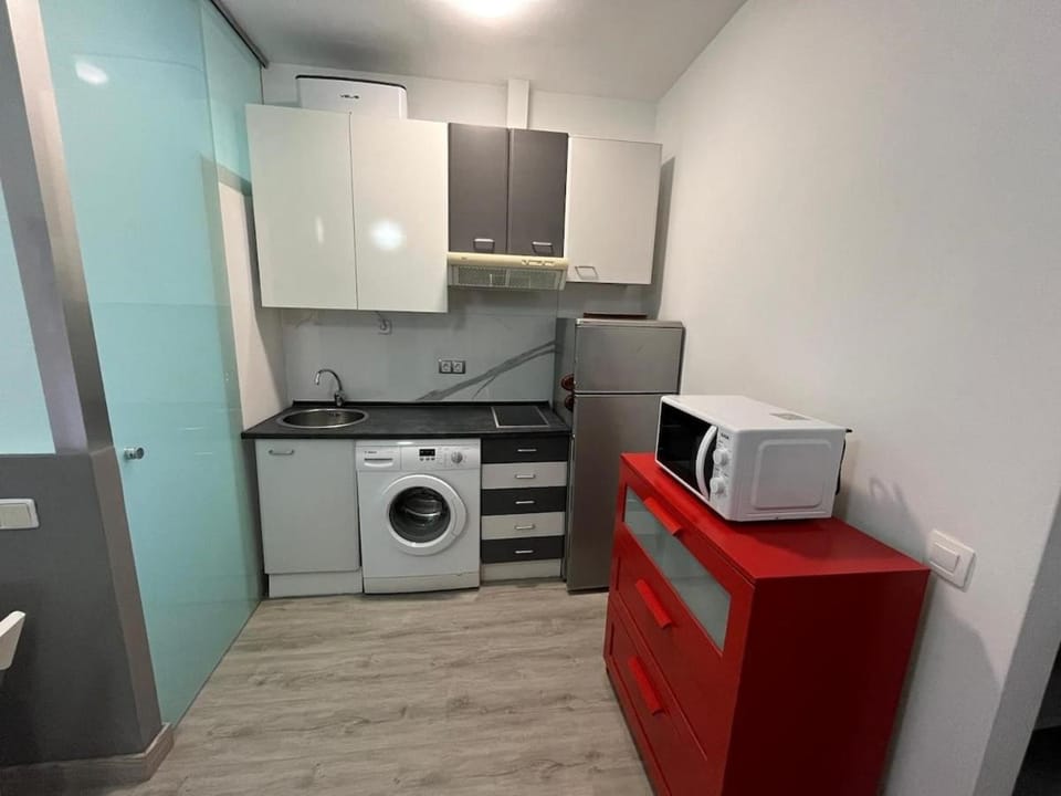Lavapies Studio - 10 mins walk Sol - plaza Mayor Apartment in Centro