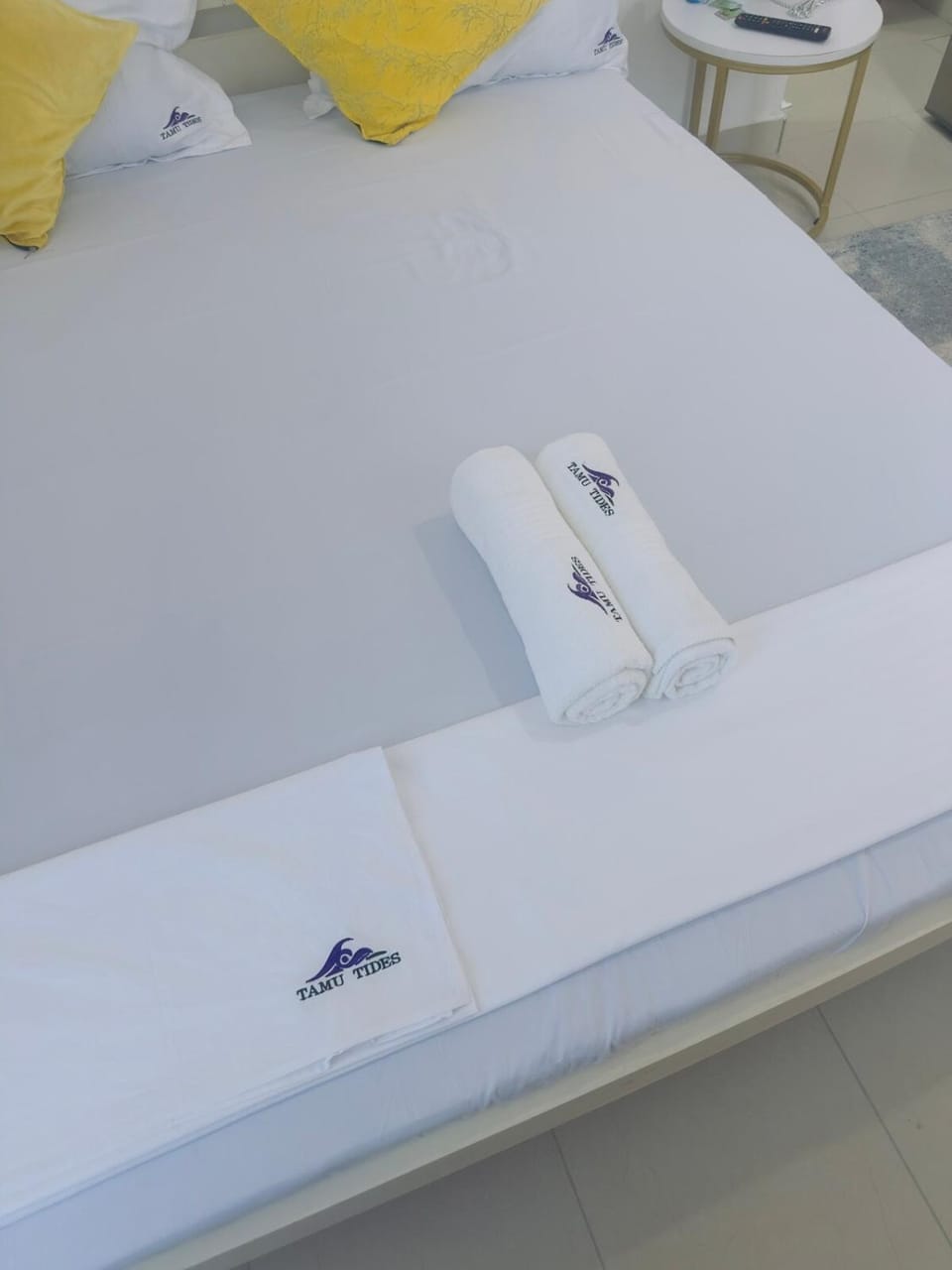 Bed, towels