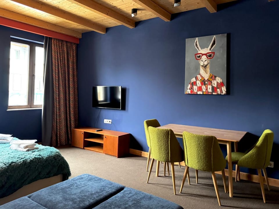 Bed, TV and multimedia, Living room, Dining area, Bedroom