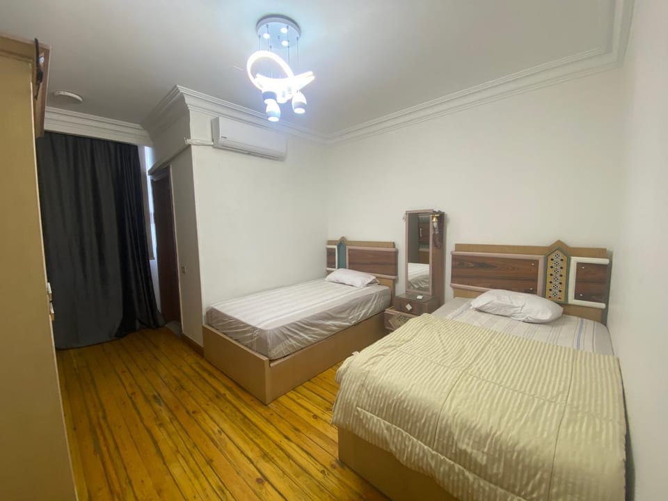 شقه بالمعادي علي النيل Apartment in Cairo Governorate