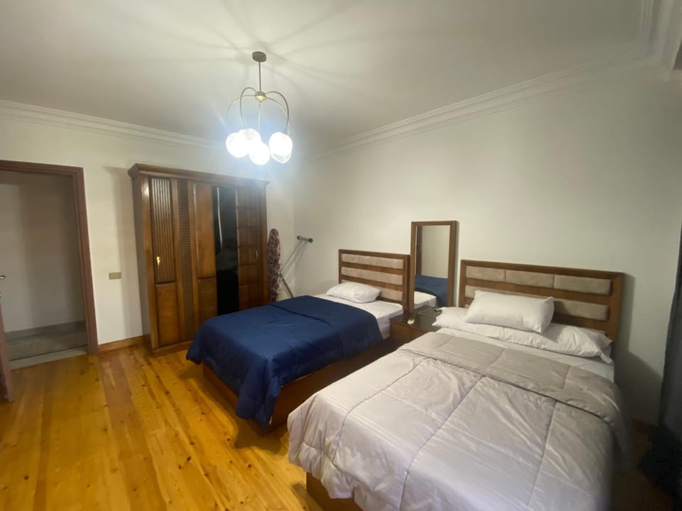 شقه بالمعادي علي النيل Apartment in Cairo Governorate