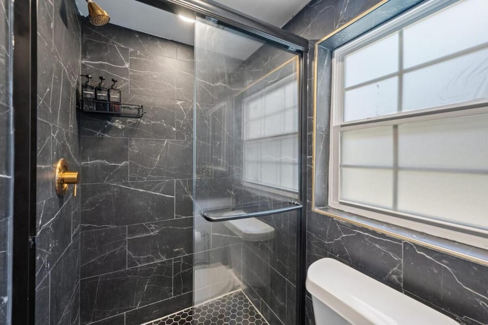 Work & Play 4 BR Escape with Pool Apartment in Houston