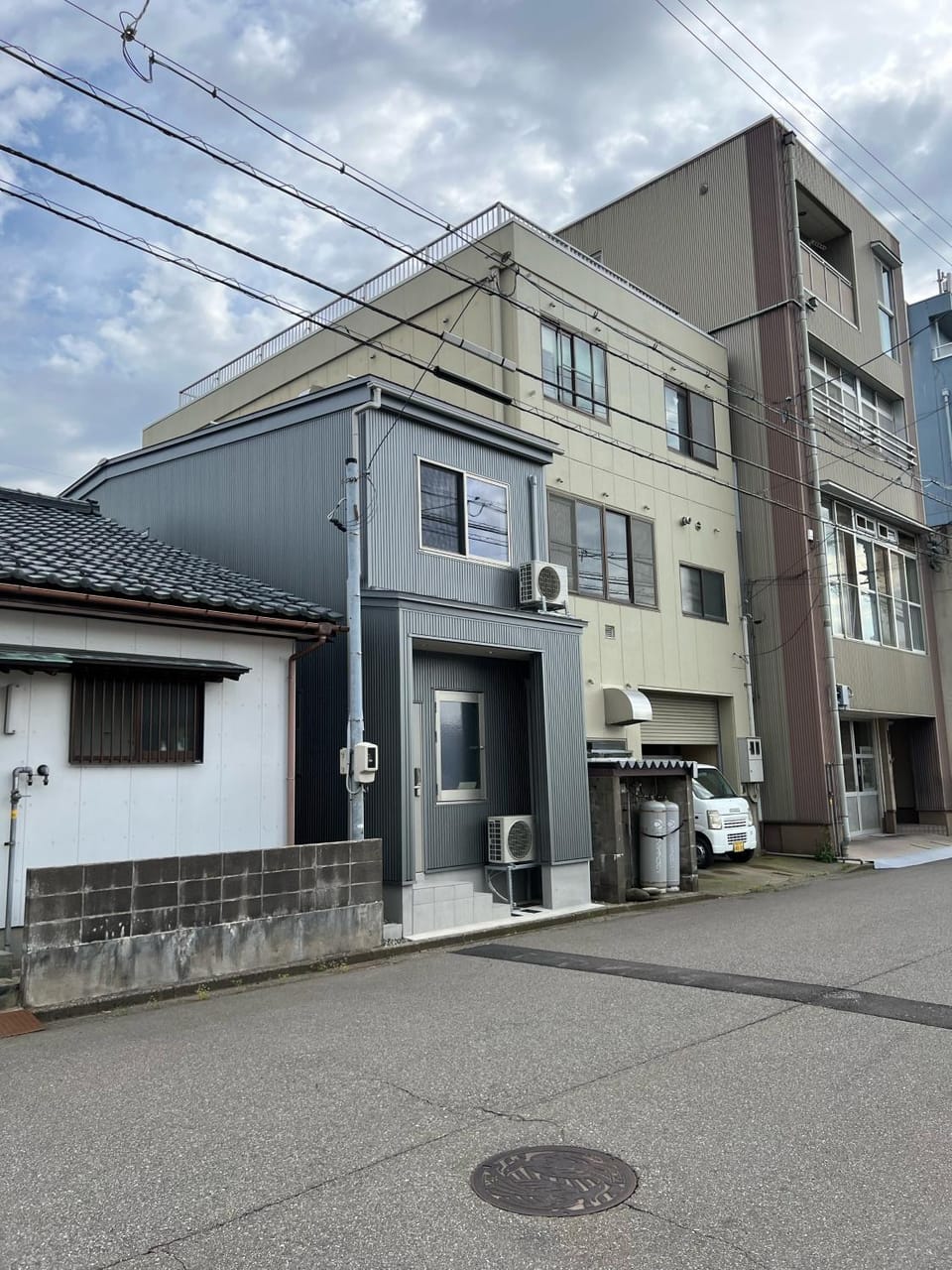 Property building, Day, Neighbourhood, Street view