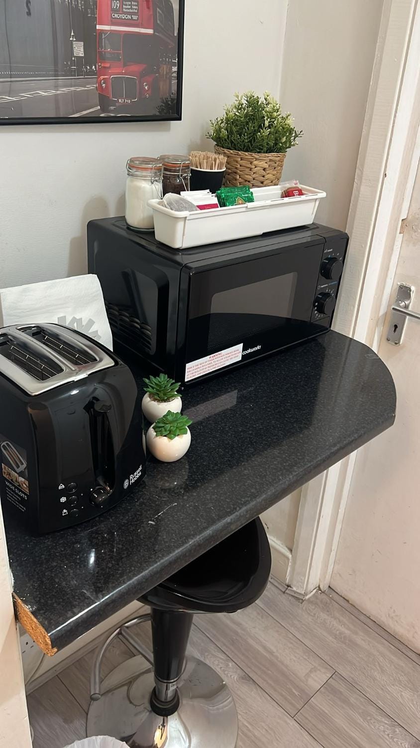 Coffee/tea facilities, Kitchen or kitchenette, hair dresser, minibar, toaster