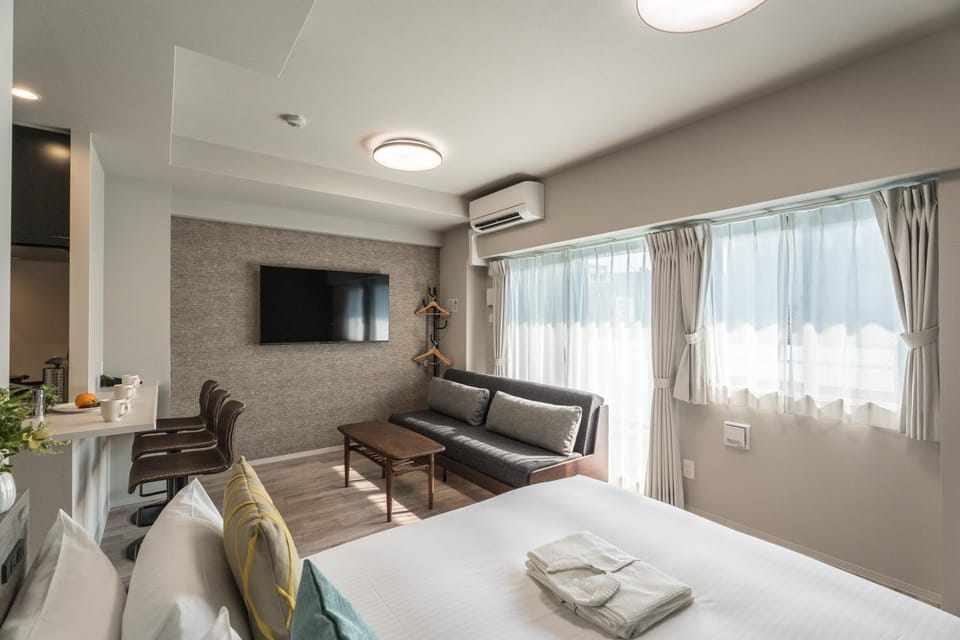 Bed, TV and multimedia, Kitchen or kitchenette, Living room, Photo of the whole room, Dining area, Bedroom, kitchen, air conditioner