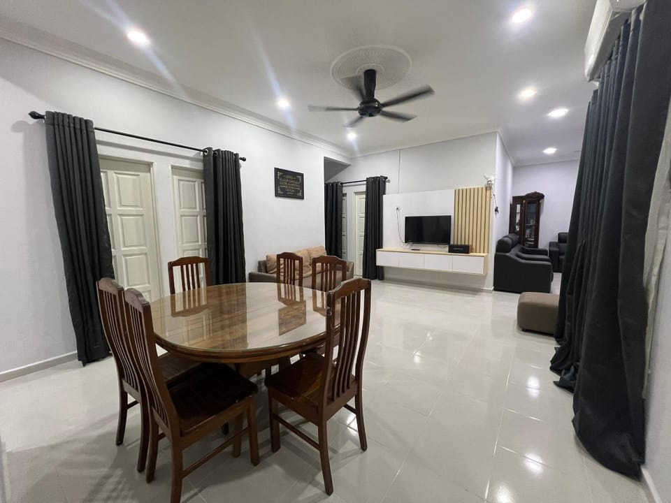 Communal lounge/ TV room, Dining area