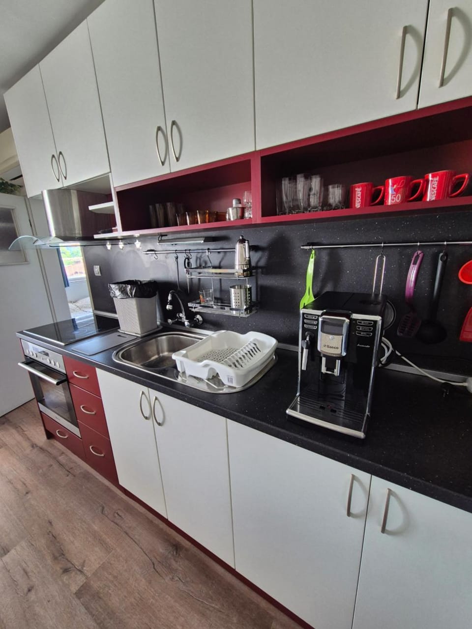 Coffee/tea facilities, Kitchen or kitchenette, stove