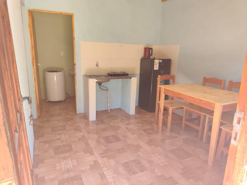 Kitchen or kitchenette, Dining area, oven
