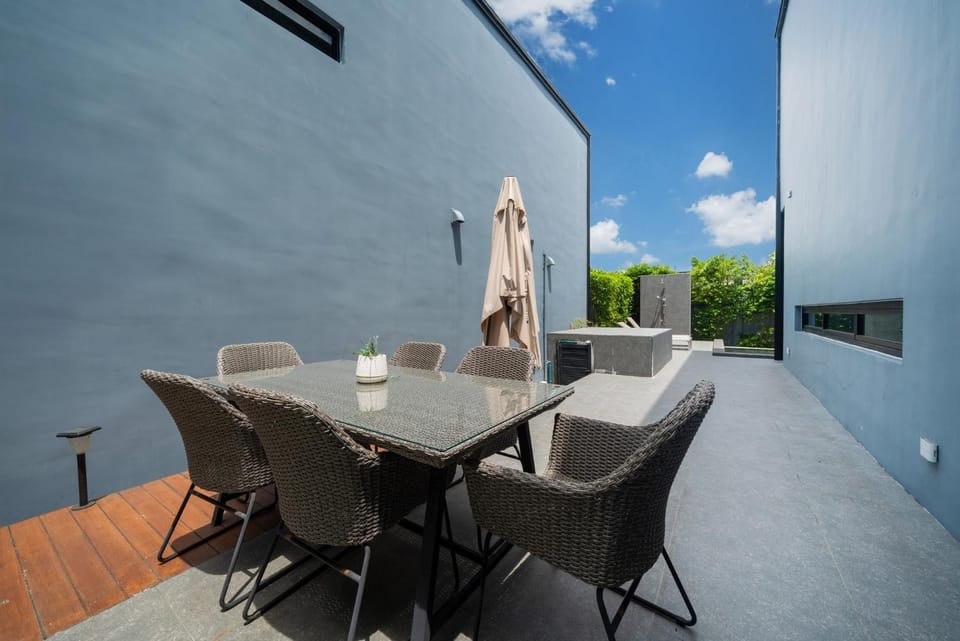 Patio, Seating area