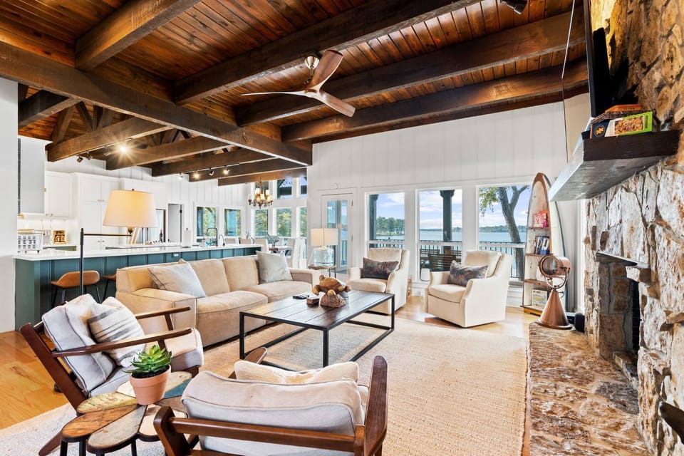 TV and multimedia, Living room, Seating area, fireplace