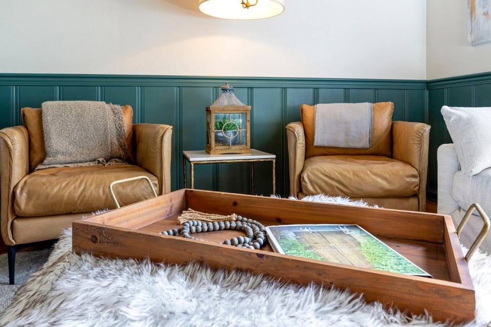 Living room, Decorative detail, Seating area