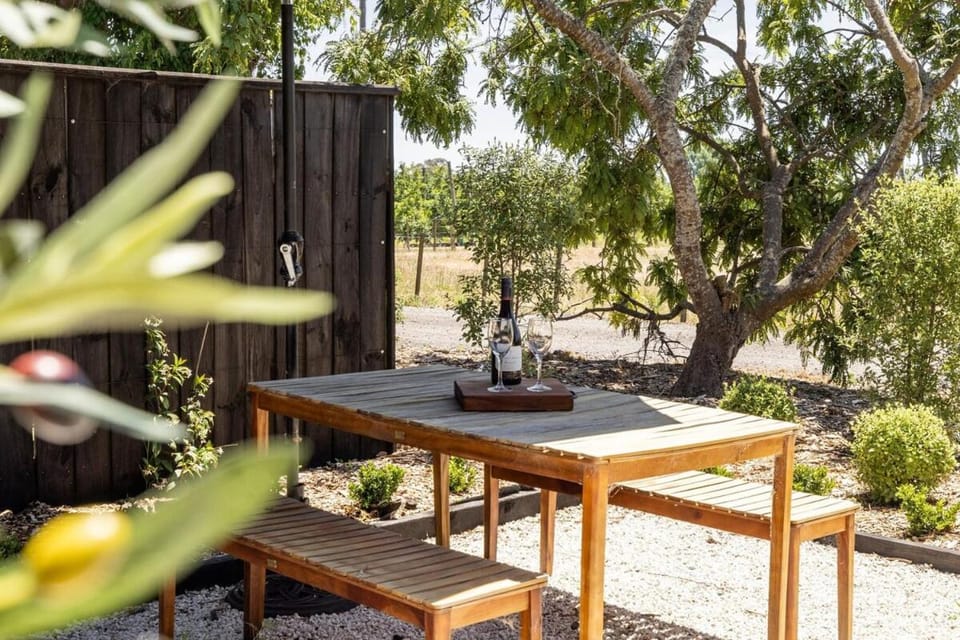 Peaceful Escape Close to Town - The Sanctuary Studio Apartment in Havelock North