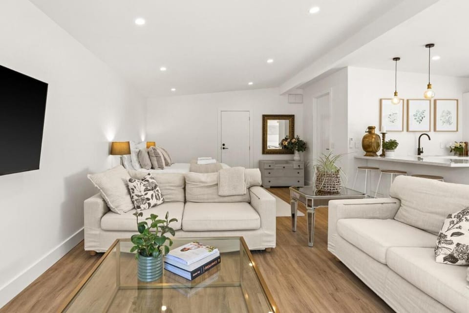 Peaceful Escape Close to Town - The Sanctuary Studio Apartment in Havelock North