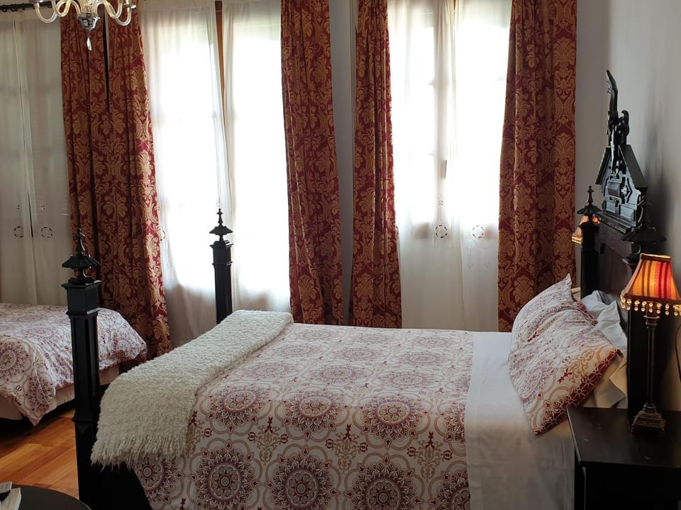 Bed, Photo of the whole room