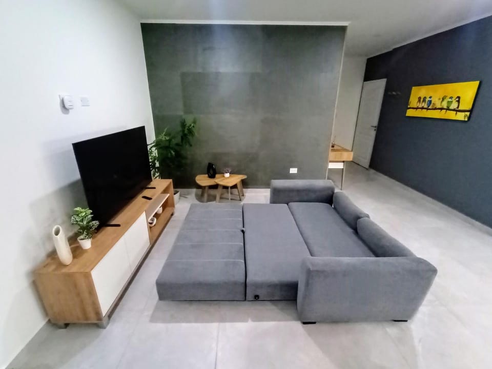 Bed, Living room