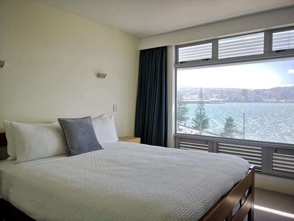 Wellington Waterfront, Exceptional Harbour Views Apartment in Wellington