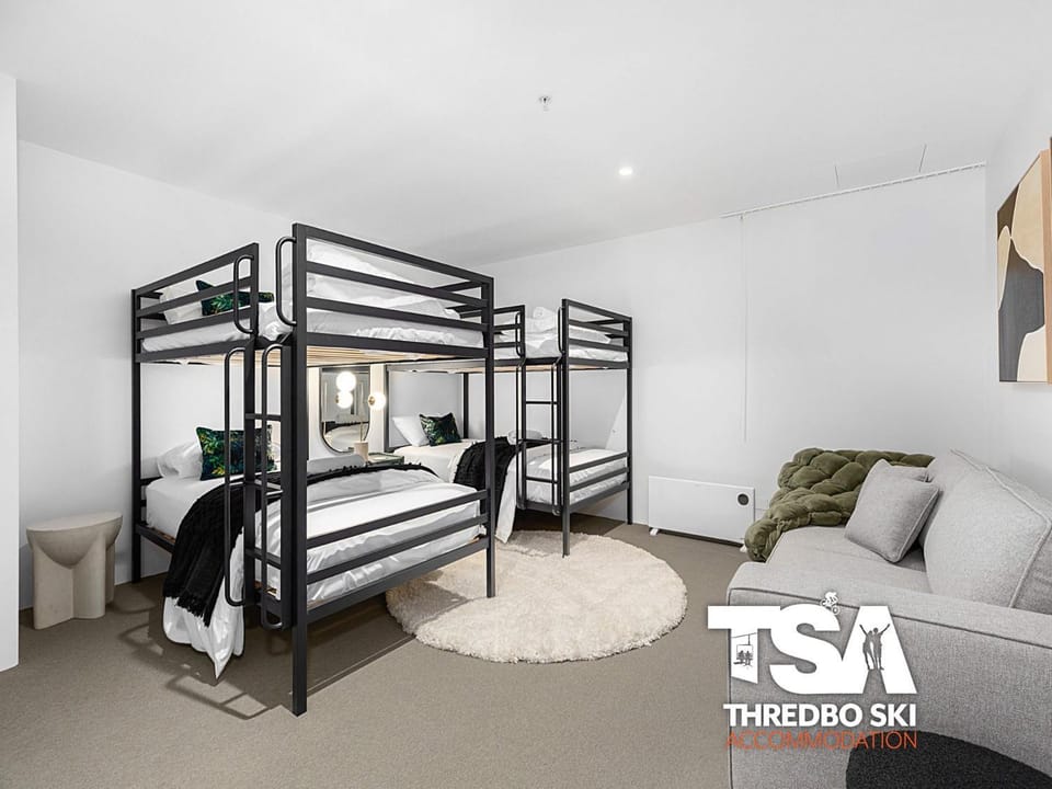 Bedroom, bunk bed