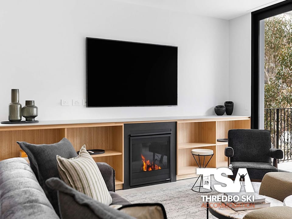 TV and multimedia, Living room, fireplace