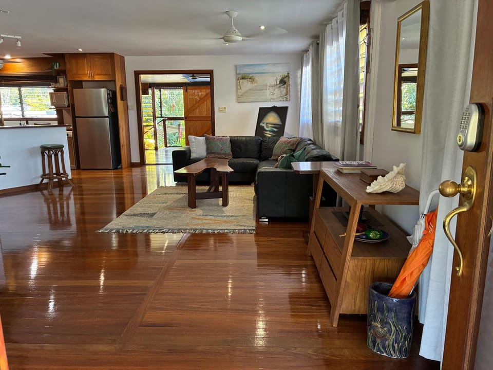 Condo in leafy Whitfield House in Cairns