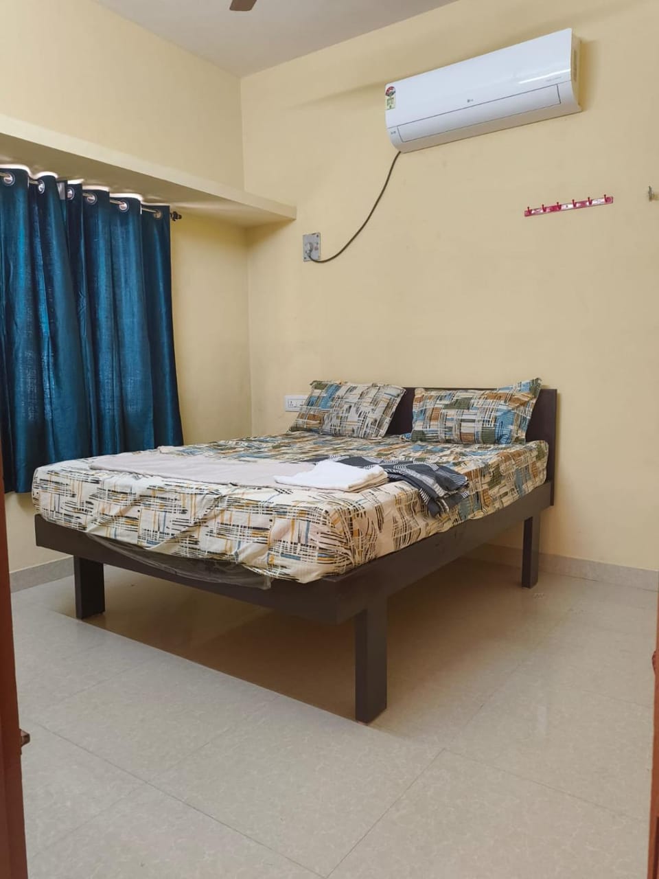 Bed, air conditioner