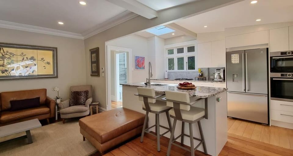 High-End Haven, Moments from the Water with Free Parking Apartment in Wellington