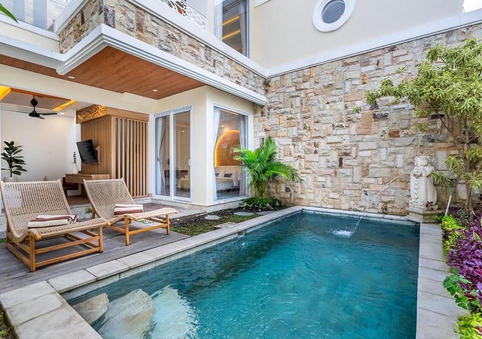 Property building, Day, Garden, Garden view, Pool view, Swimming pool, sunbed