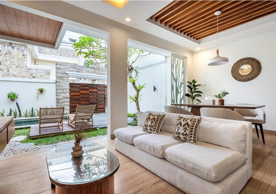 Day, Living room, Seating area