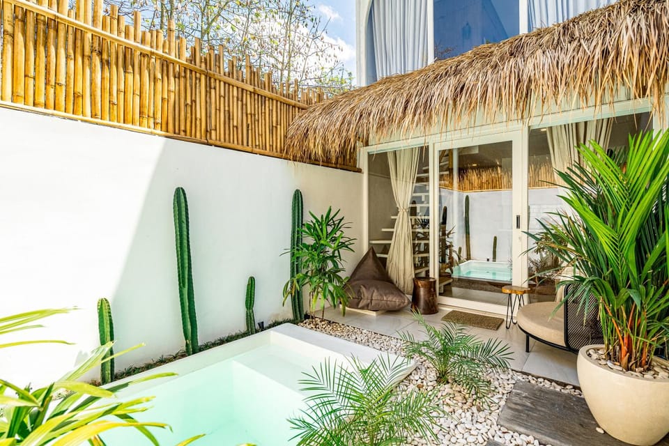 Property building, Day, View (from property/room), Balcony/Terrace, Pool view, Swimming pool, sunbed