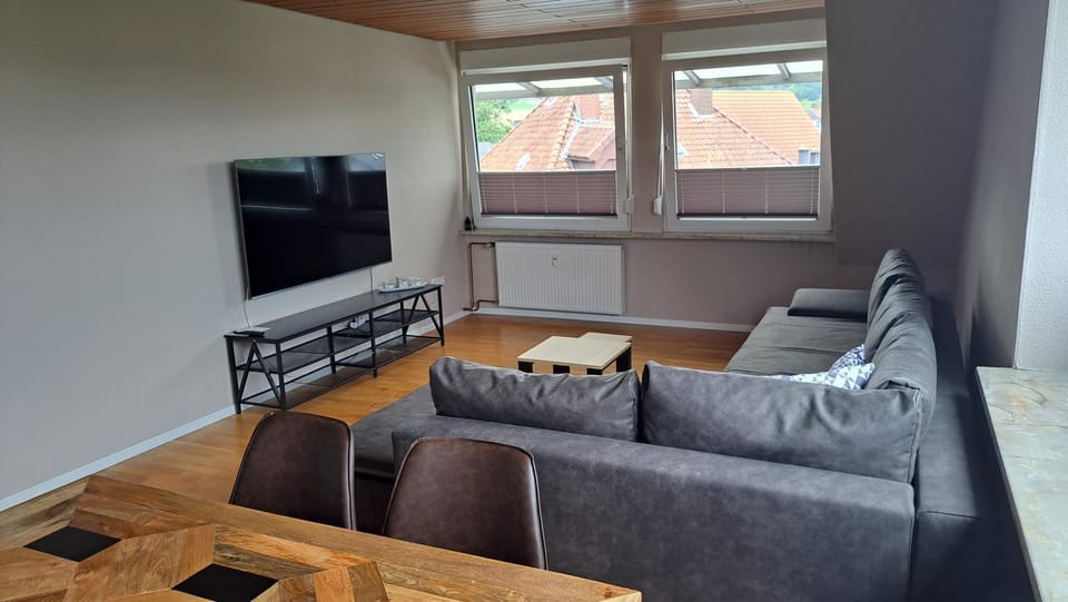 Communal lounge/ TV room, TV and multimedia, Living room, Seating area, Evening entertainment